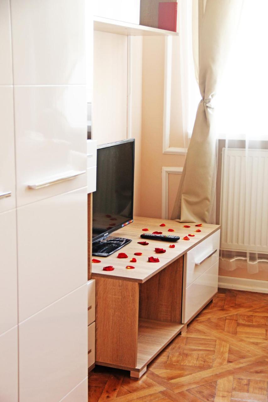 In The Center Apartment *